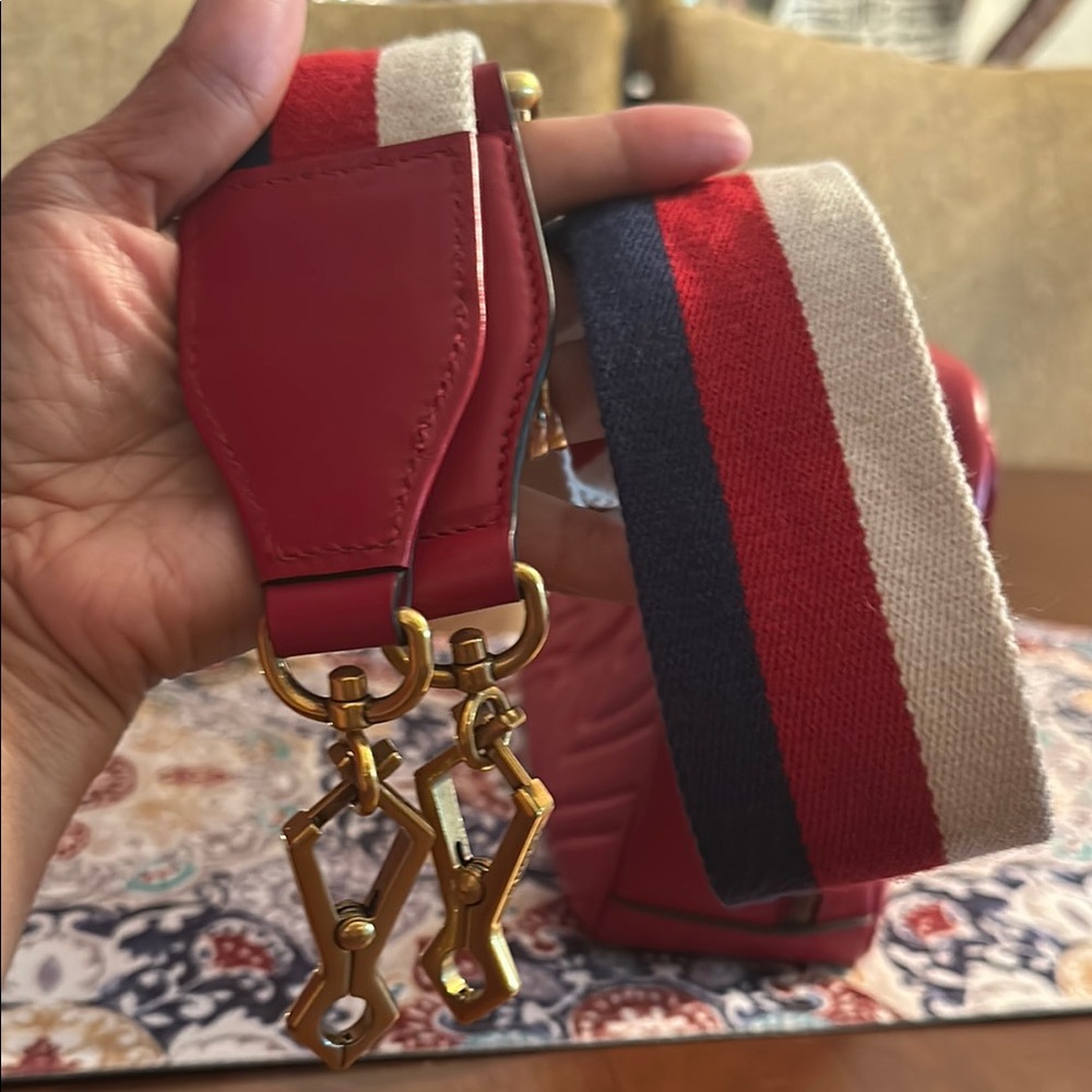Gucci Red Crossbody Bag with Chevron Quilting - Picture 5 of 10